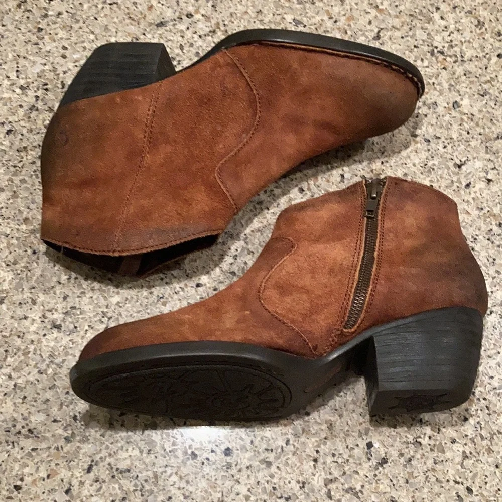 Size 10 Women’s Born Ankle Zip Booties - Picture 4 of 13